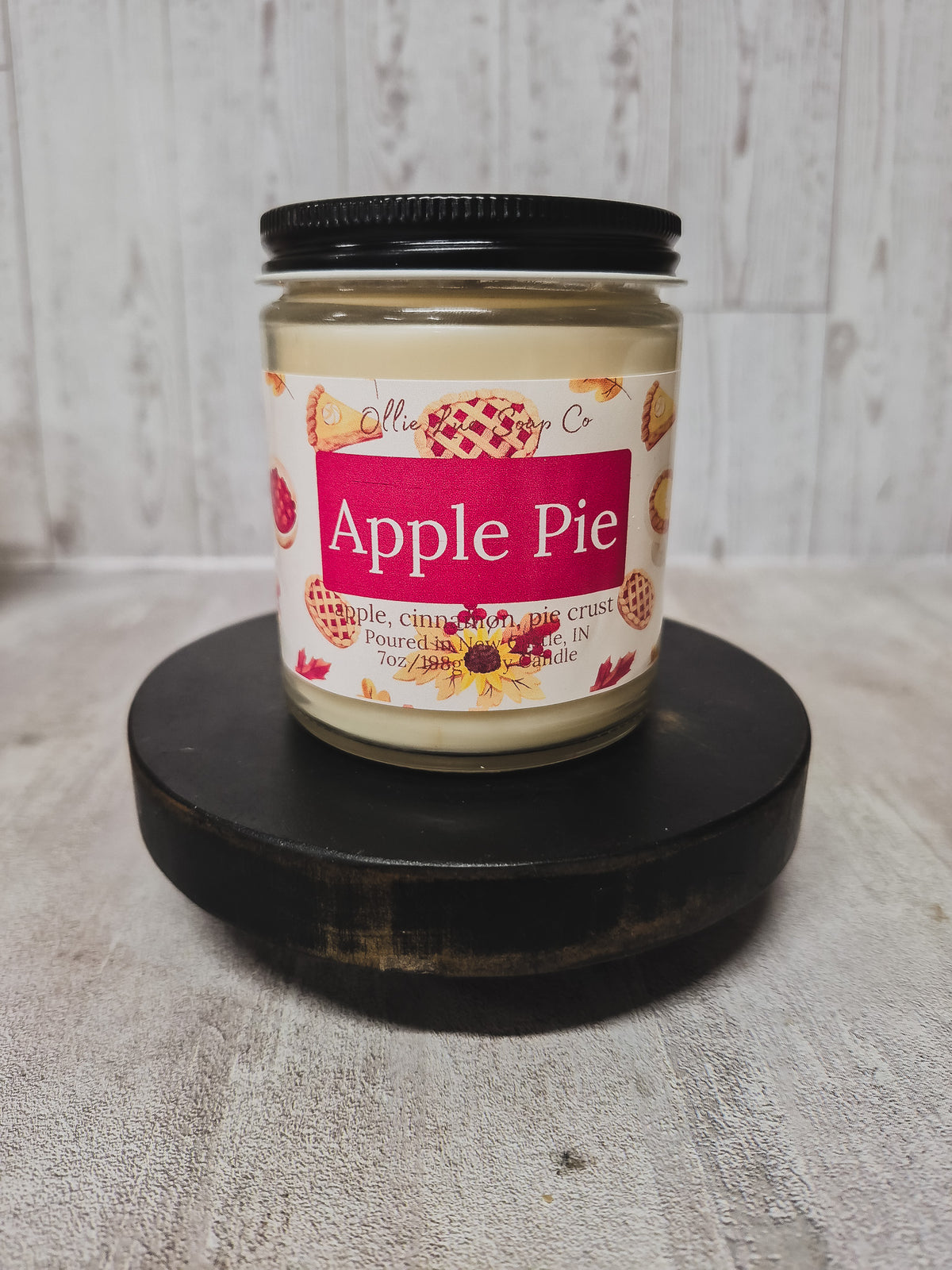 apple pie label with pie in background